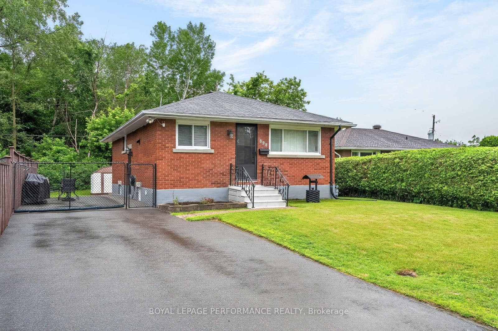 898 Charleswood Avenue, Ottawa, ON — photo 3