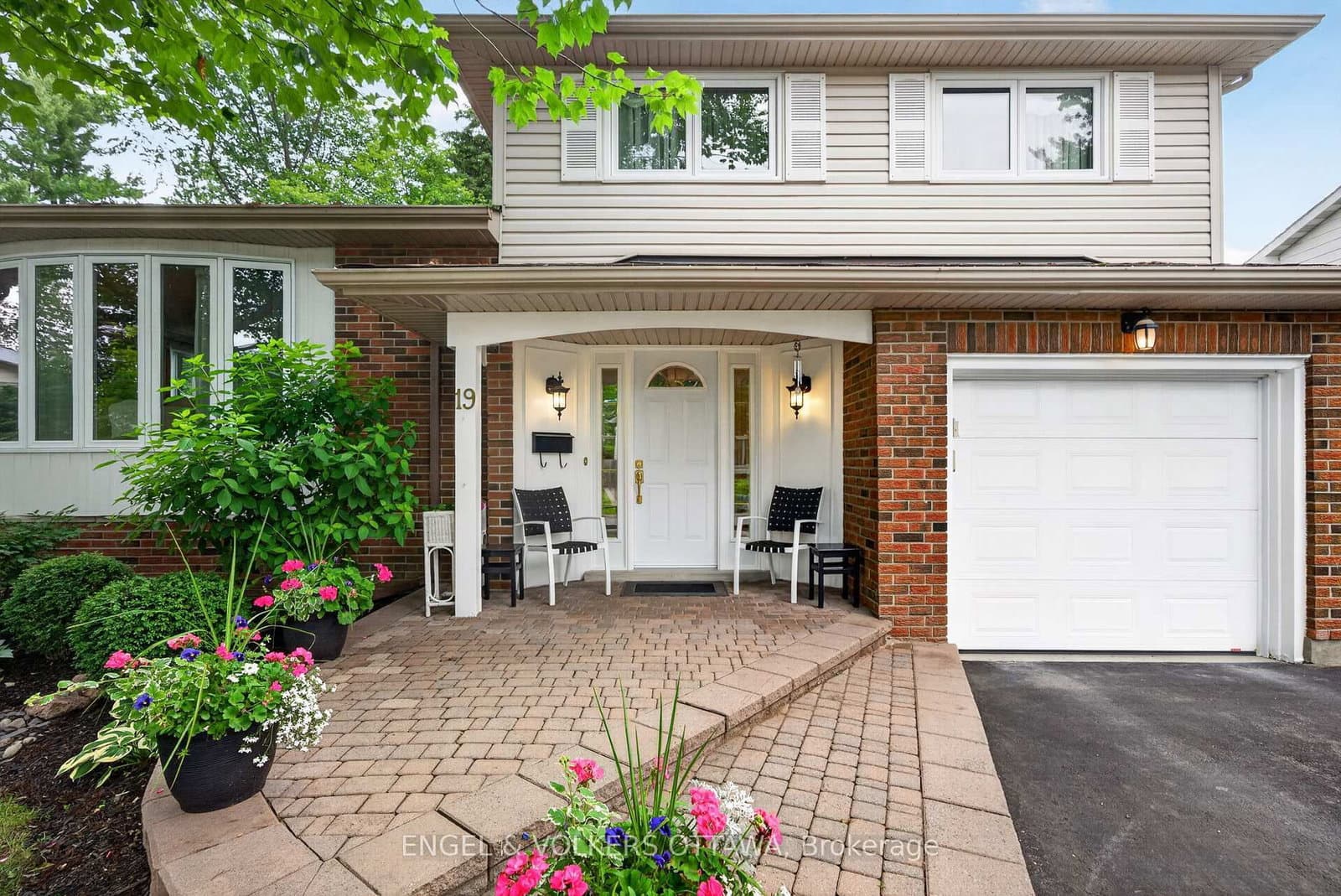 19 Woodhill Crescent, Ottawa, ON — photo 2