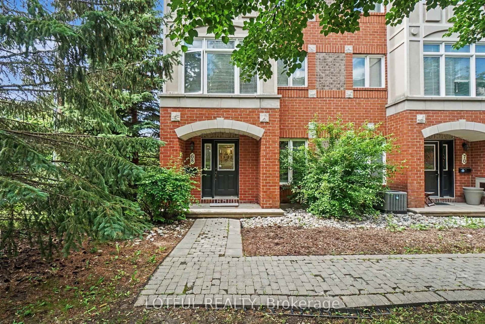 68 Metropole Private, Ottawa, ON