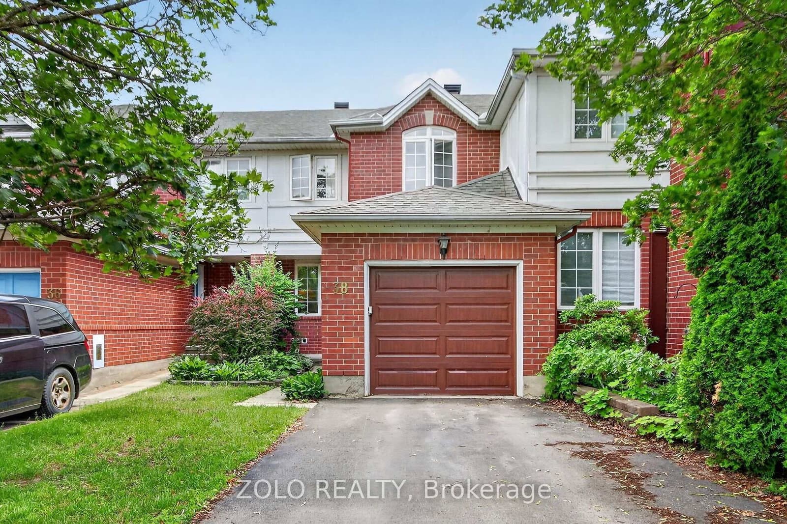 38 Central Park Drive, Ottawa, ON — photo 2