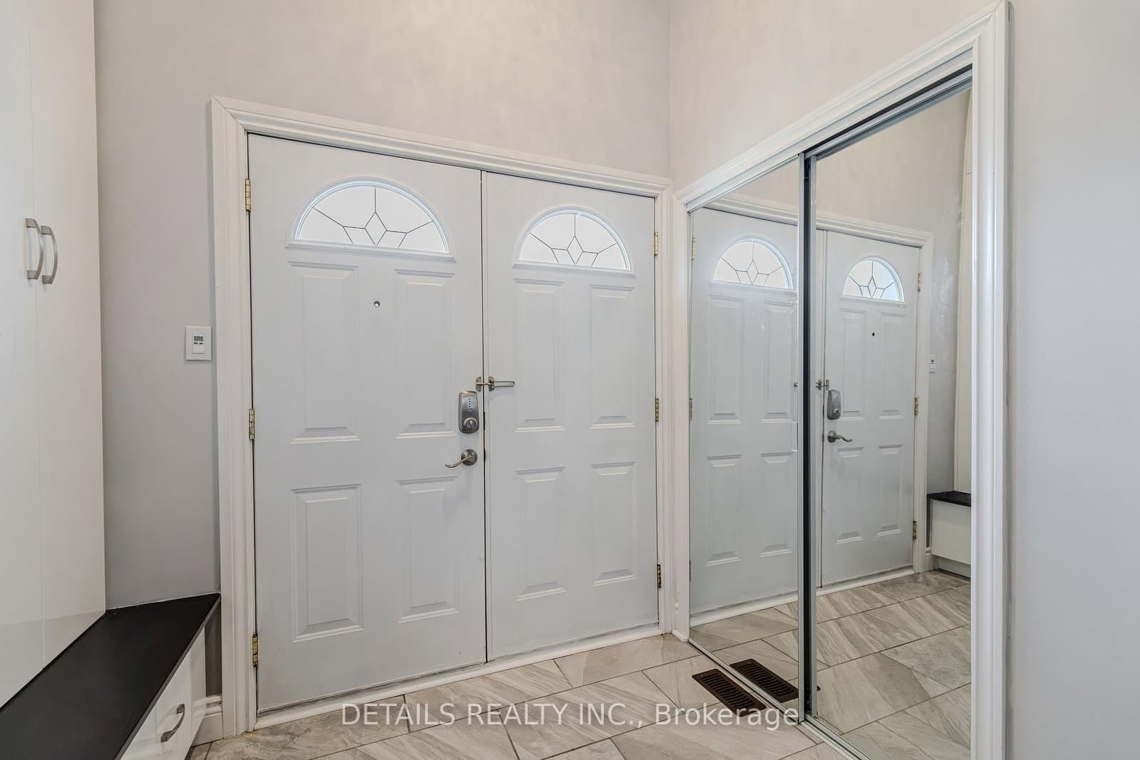 7 Kerry Crescent, Ottawa, ON — photo 2