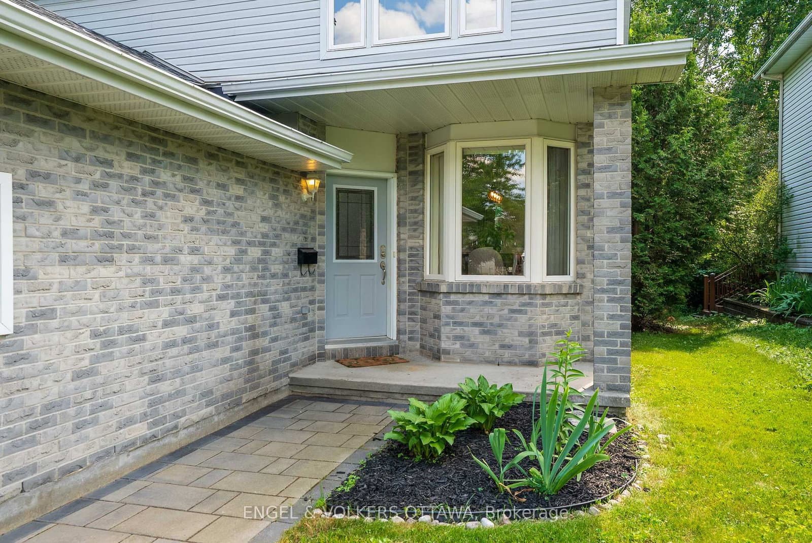 77 Whalings Circle, Stittsville, ON — photo 3