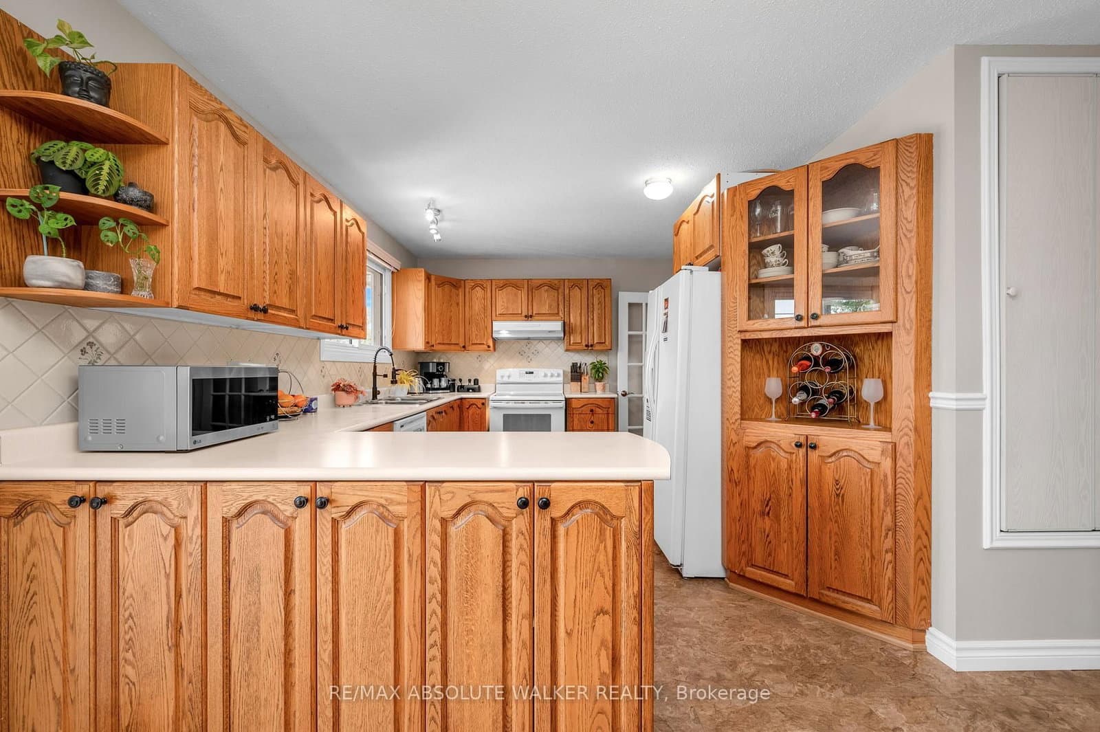 337 Roxdale Avenue, Ottawa, ON — photo 2