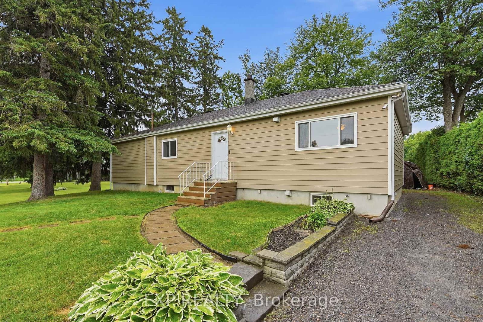 1876 Division Street, Vars, ON