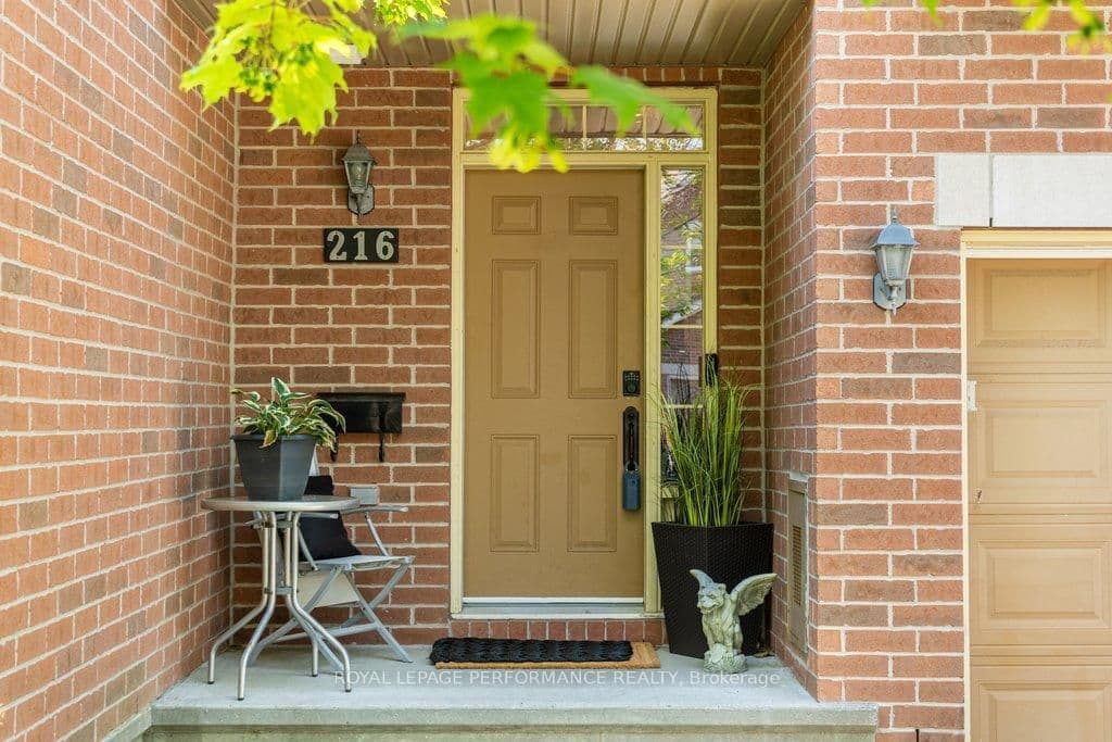 216 Badgeley Avenue, Ottawa, ON — photo 2