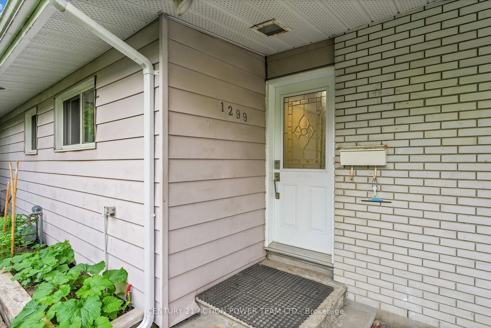 1299 Meadowlands Drive, Ottawa, ON — photo 2