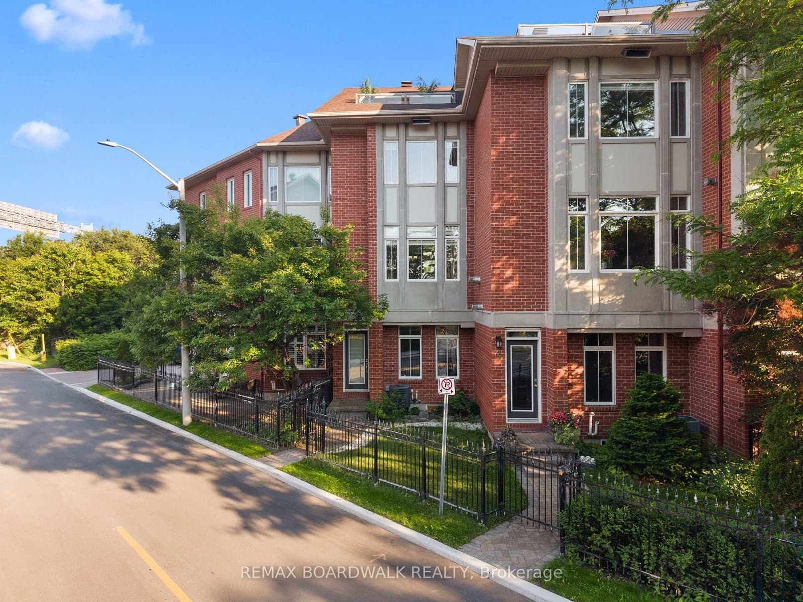 4 Harvey Street, Ottawa, ON