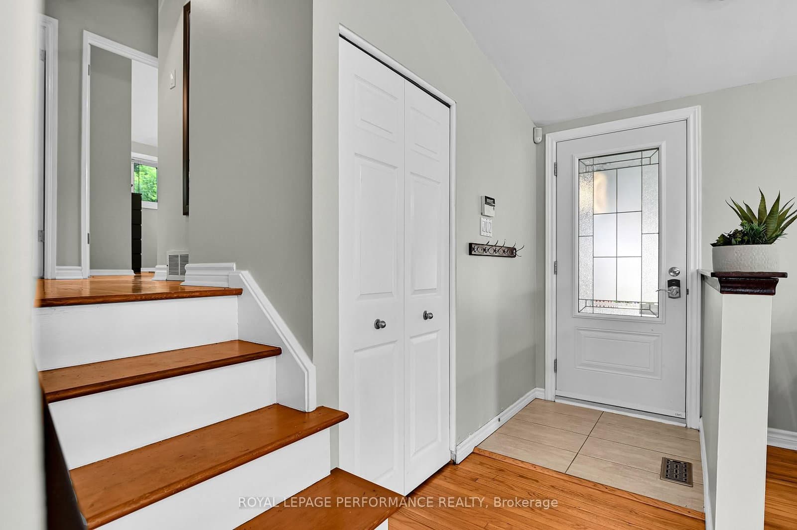 2376 Urbandale Drive, Ottawa, ON — photo 2