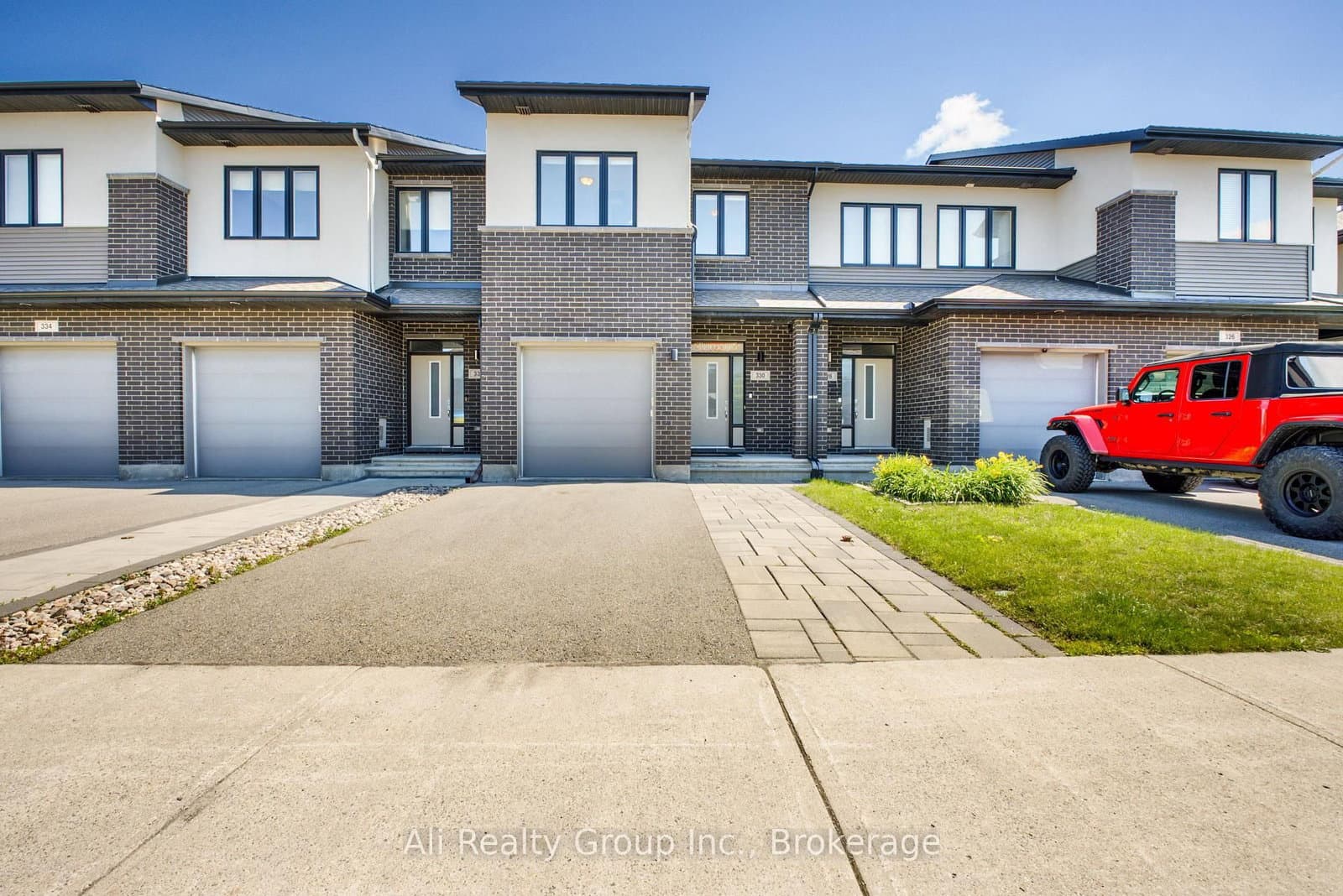 330 NONIUS Street, Ottawa, ON