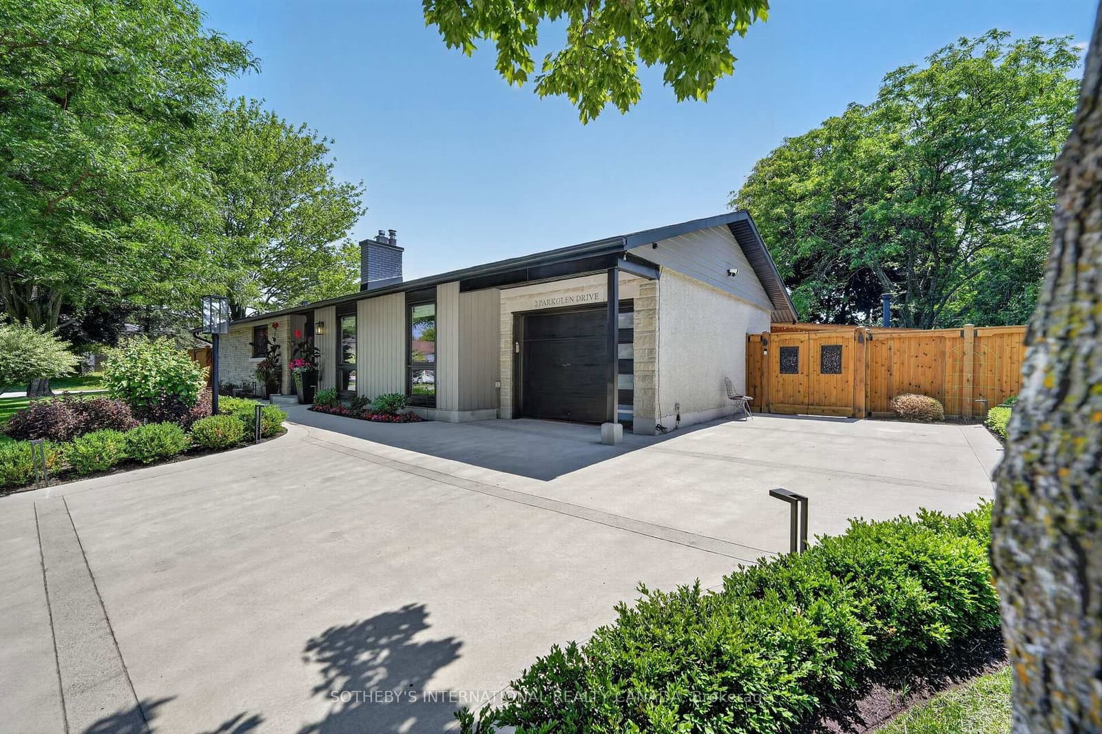 2 Parkglen Drive, Ottawa, ON — photo 2