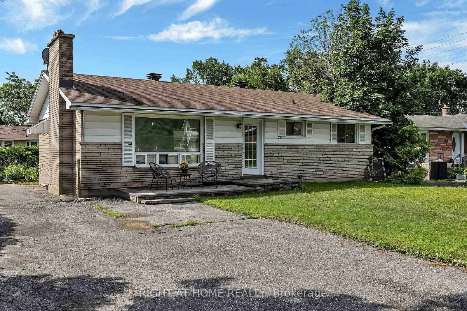 24 Largo Crescent, Ottawa, ON — photo 2