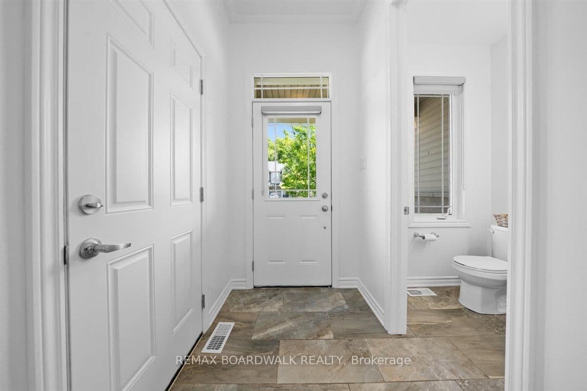 446 Meadowbreeze Drive, Ottawa, ON — photo 3