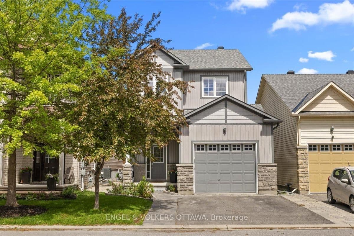 220 Harthill Way, Ottawa, ON