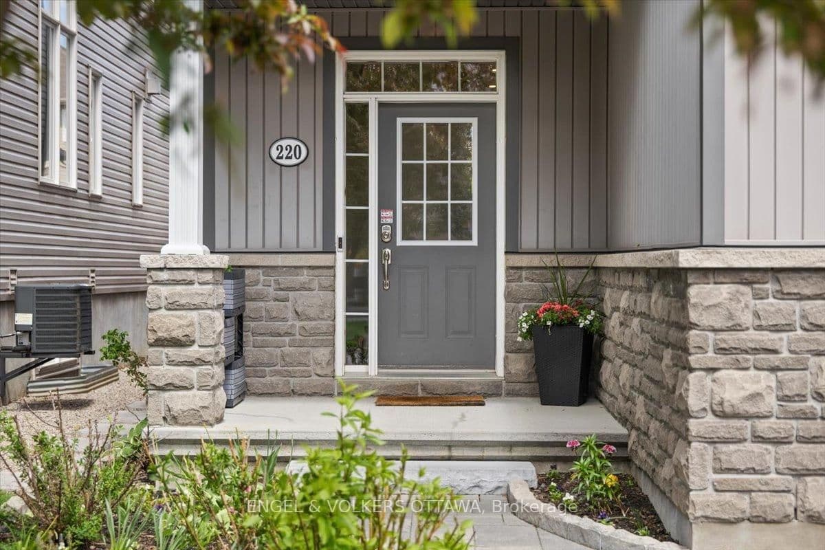 220 Harthill Way, Ottawa, ON — photo 2