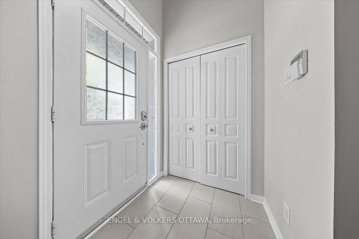 220 Harthill Way, Ottawa, ON — photo 3