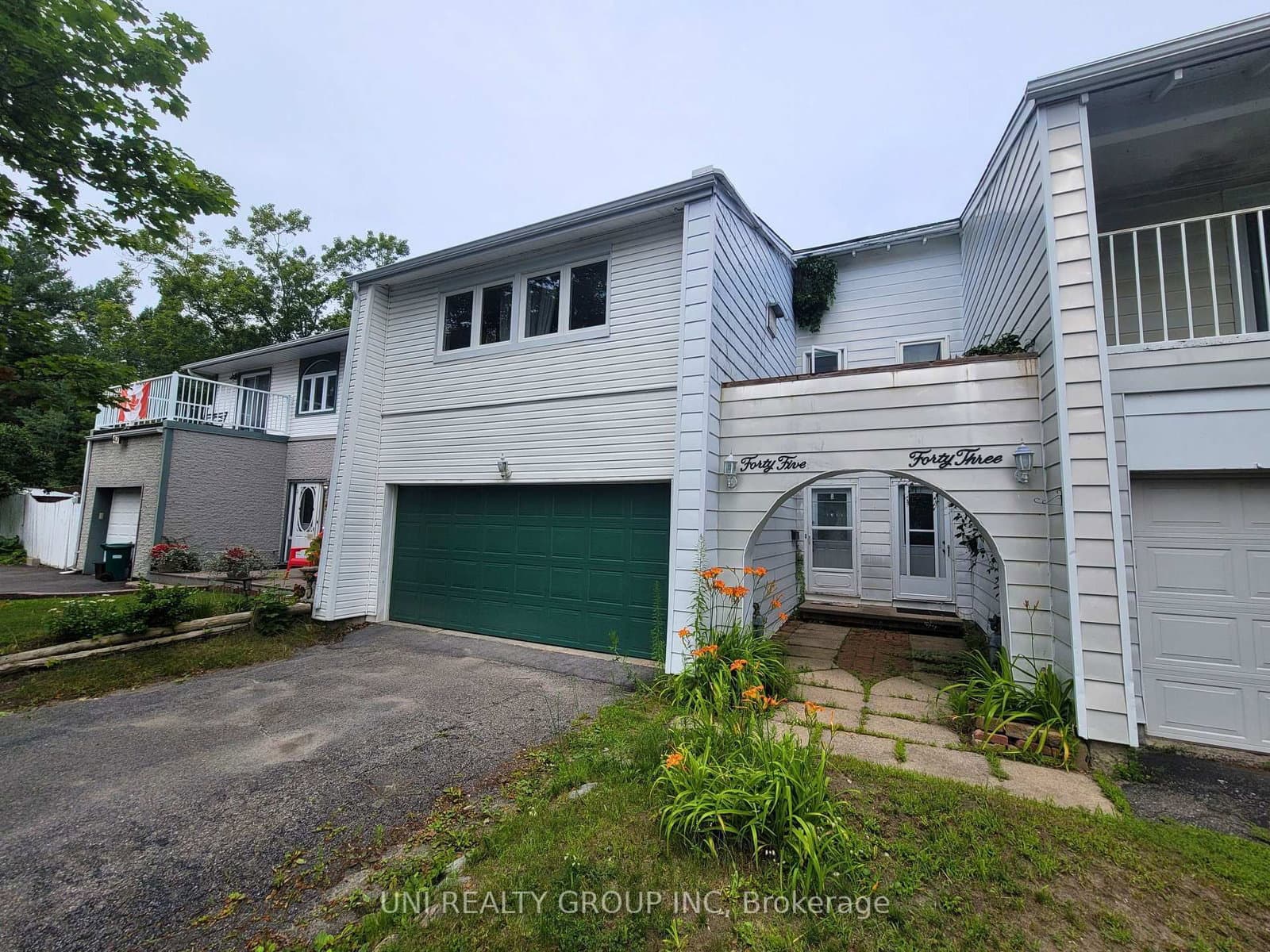 45 GRADY Crescent, Ottawa, ON — photo 2