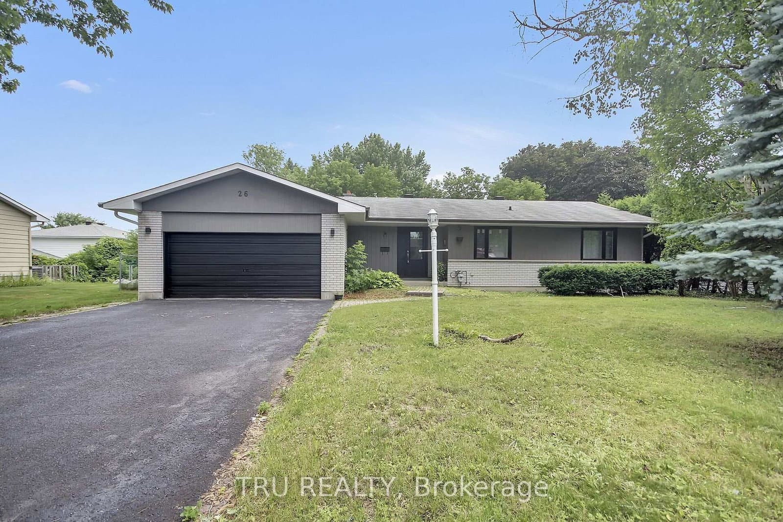 26 Langholm Crescent, Ottawa, ON