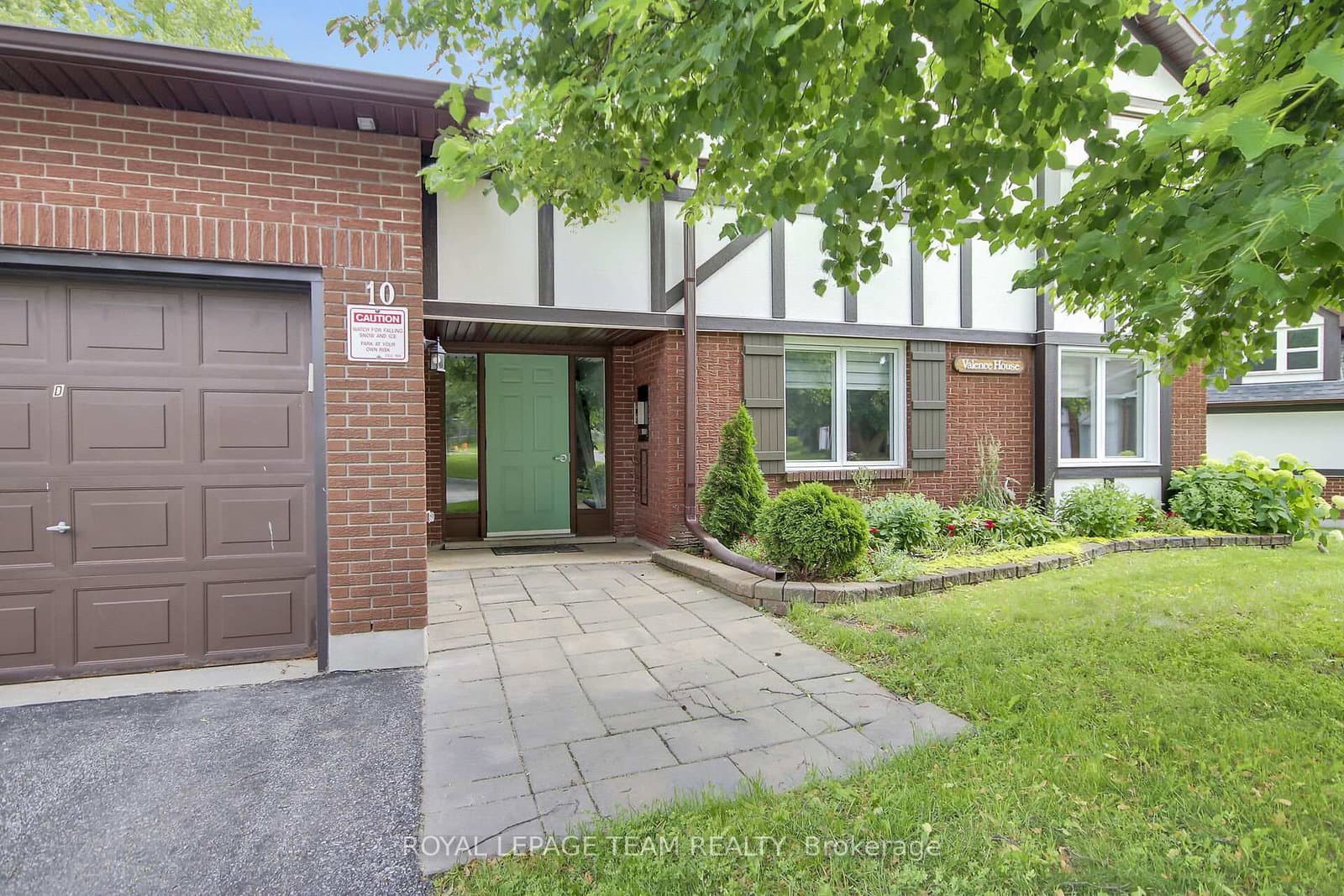 B - 10 Stonehill Court, Kanata, ON