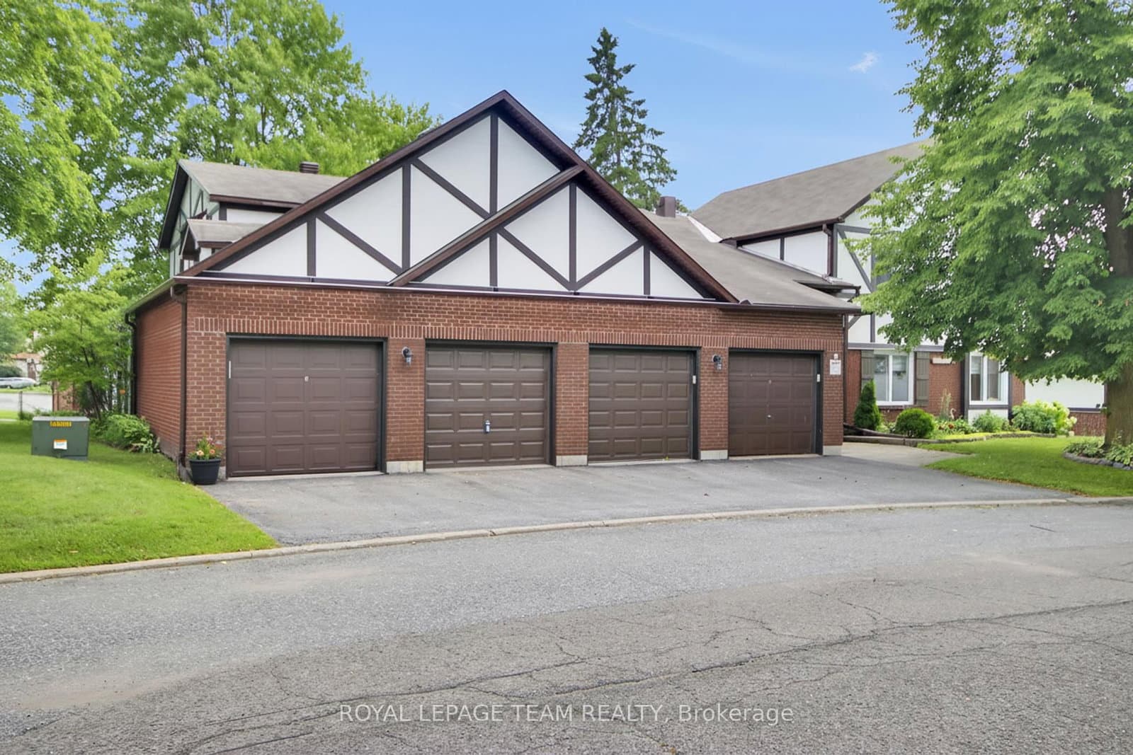 B - 10 Stonehill Court, Kanata, ON — photo 2