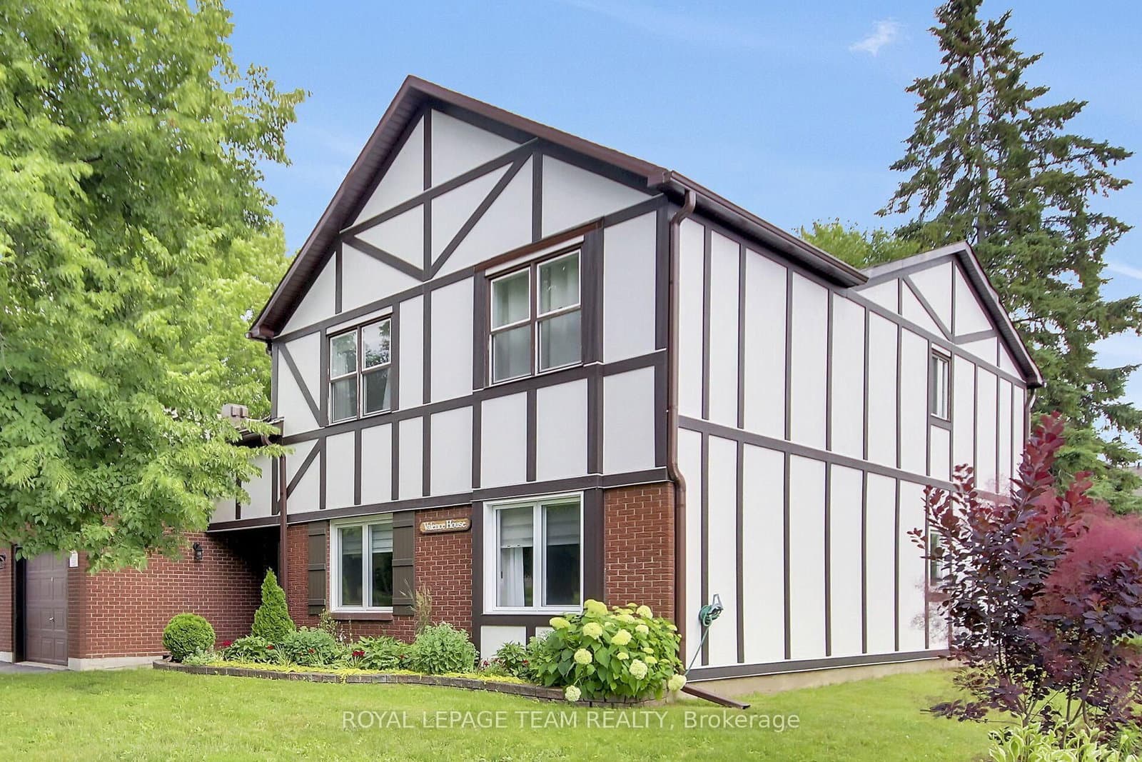 B - 10 Stonehill Court, Kanata, ON — photo 3