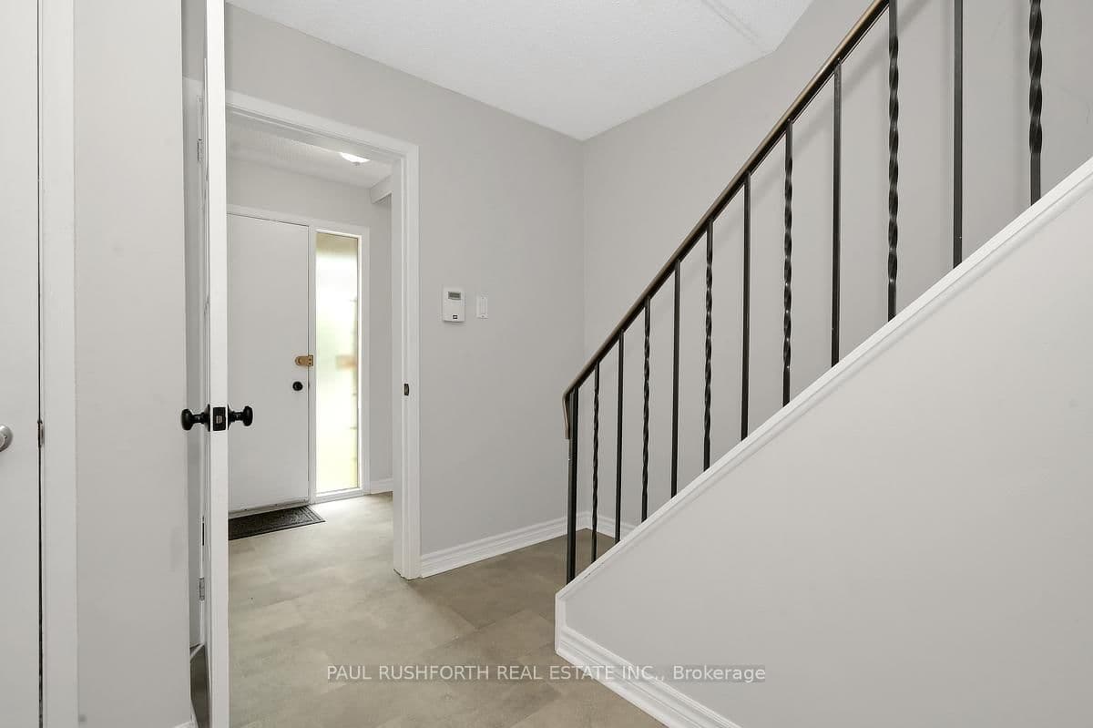 24 Baneberry Crescent, Ottawa, ON — photo 2