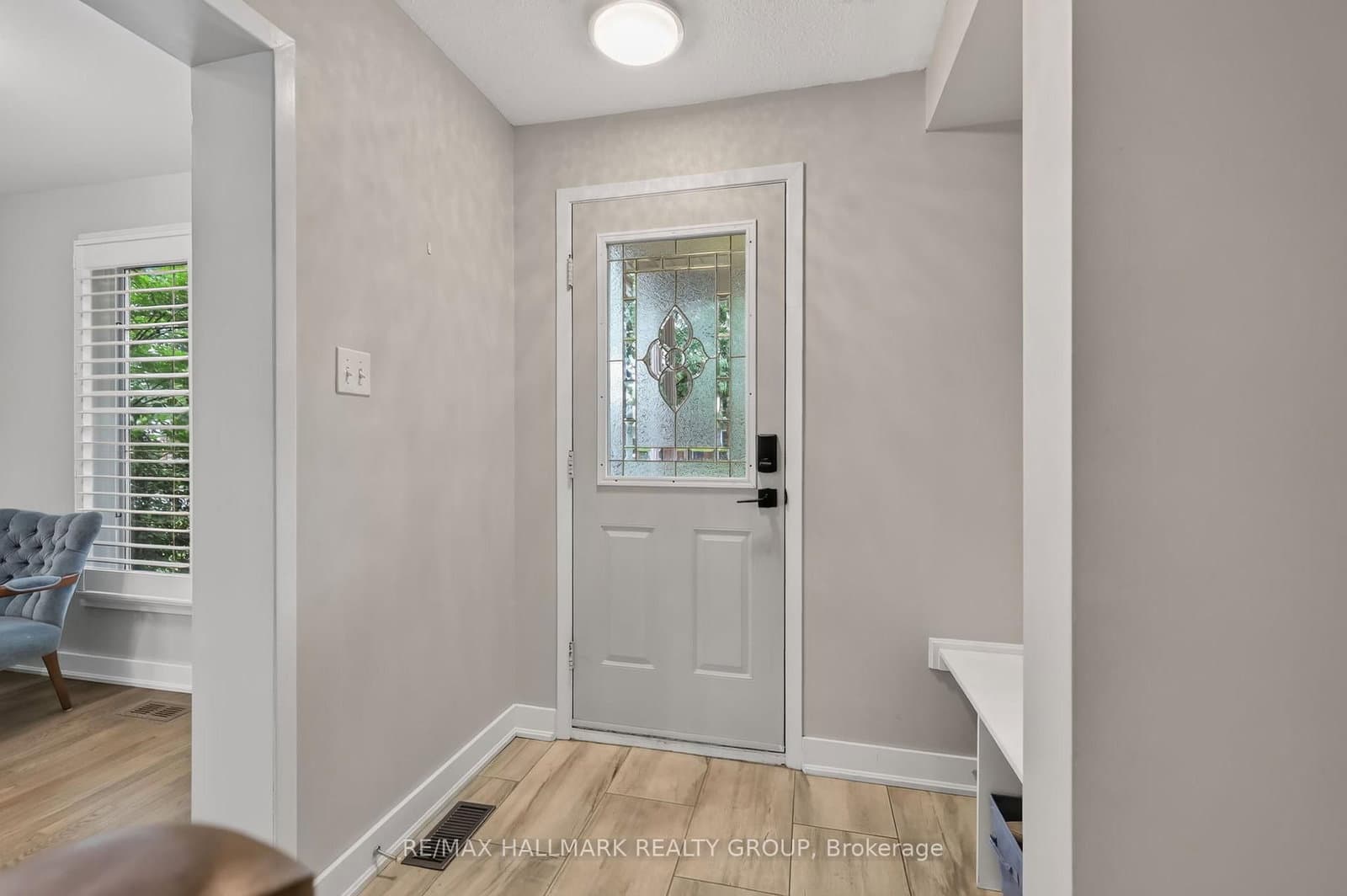 1084 St Germain Crescent, Ottawa, ON — photo 3