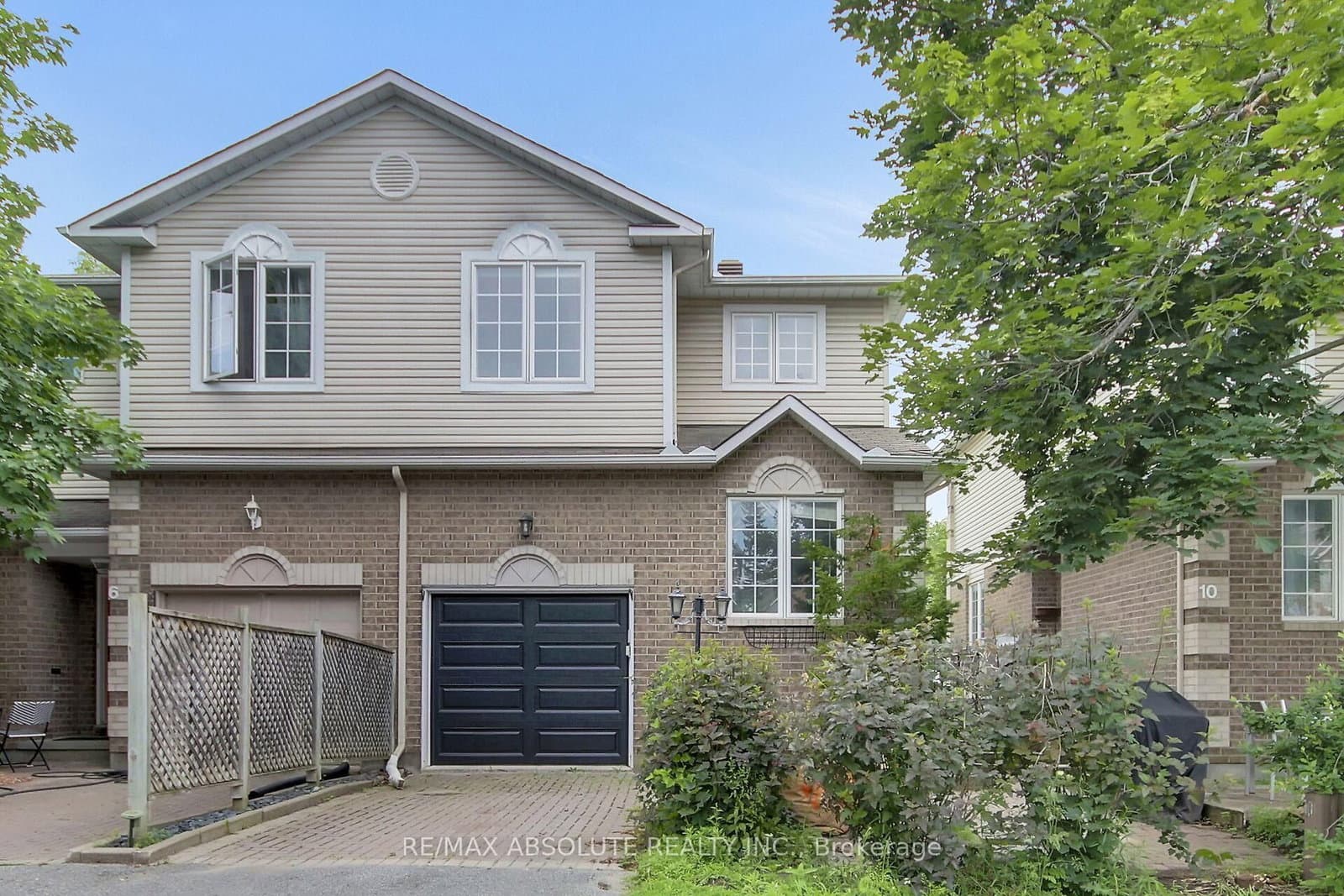 8 Riverbank Court, Stittsville, ON