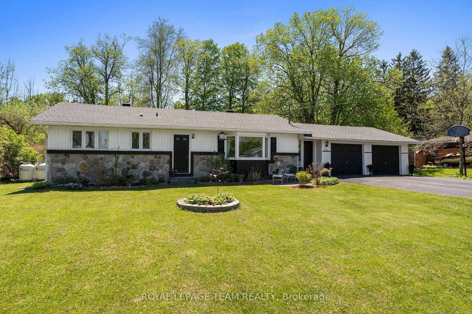 5643 Ficko Crescent, Ottawa, ON — photo 2