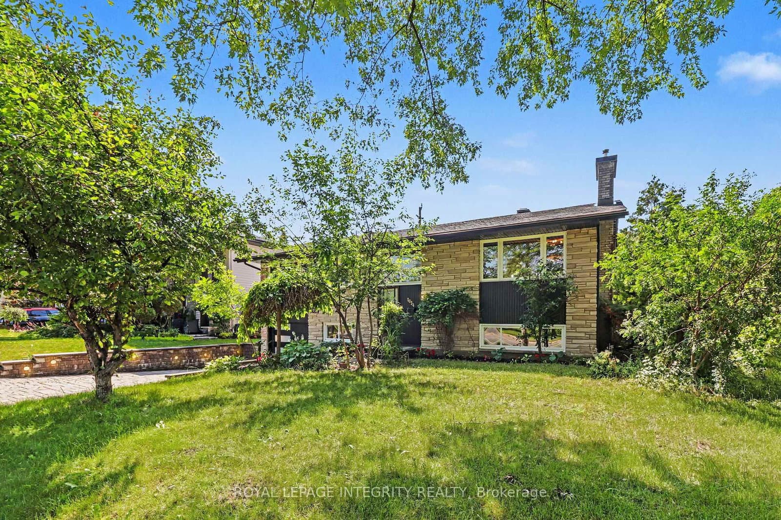 1034 Walkley Road, Ottawa, ON — photo 2