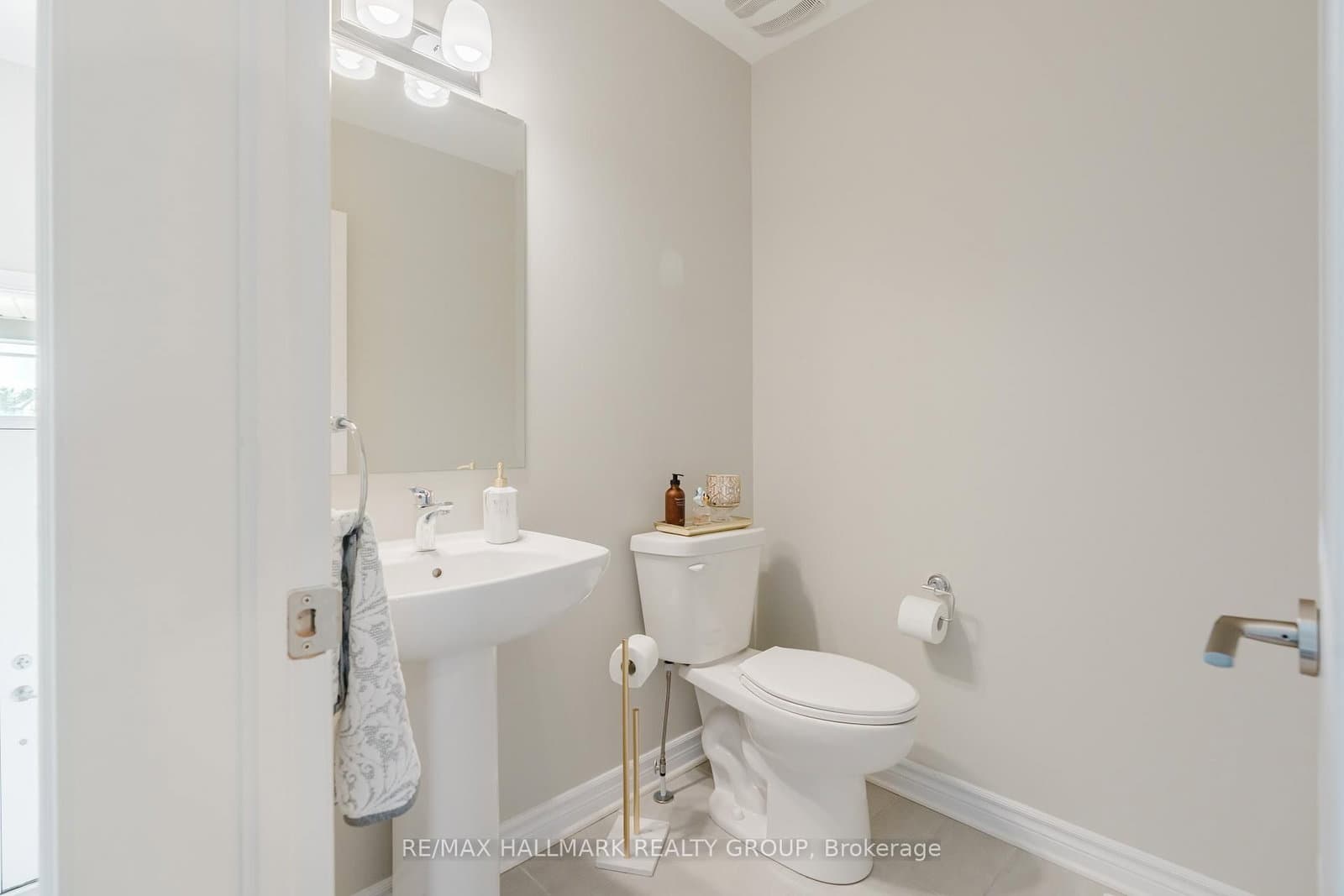 678 Eagle Crest Heights, Ottawa, ON — photo 7