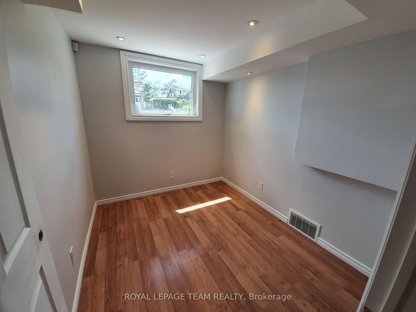 1015 Pinecrest Road, Ottawa, ON — photo 16