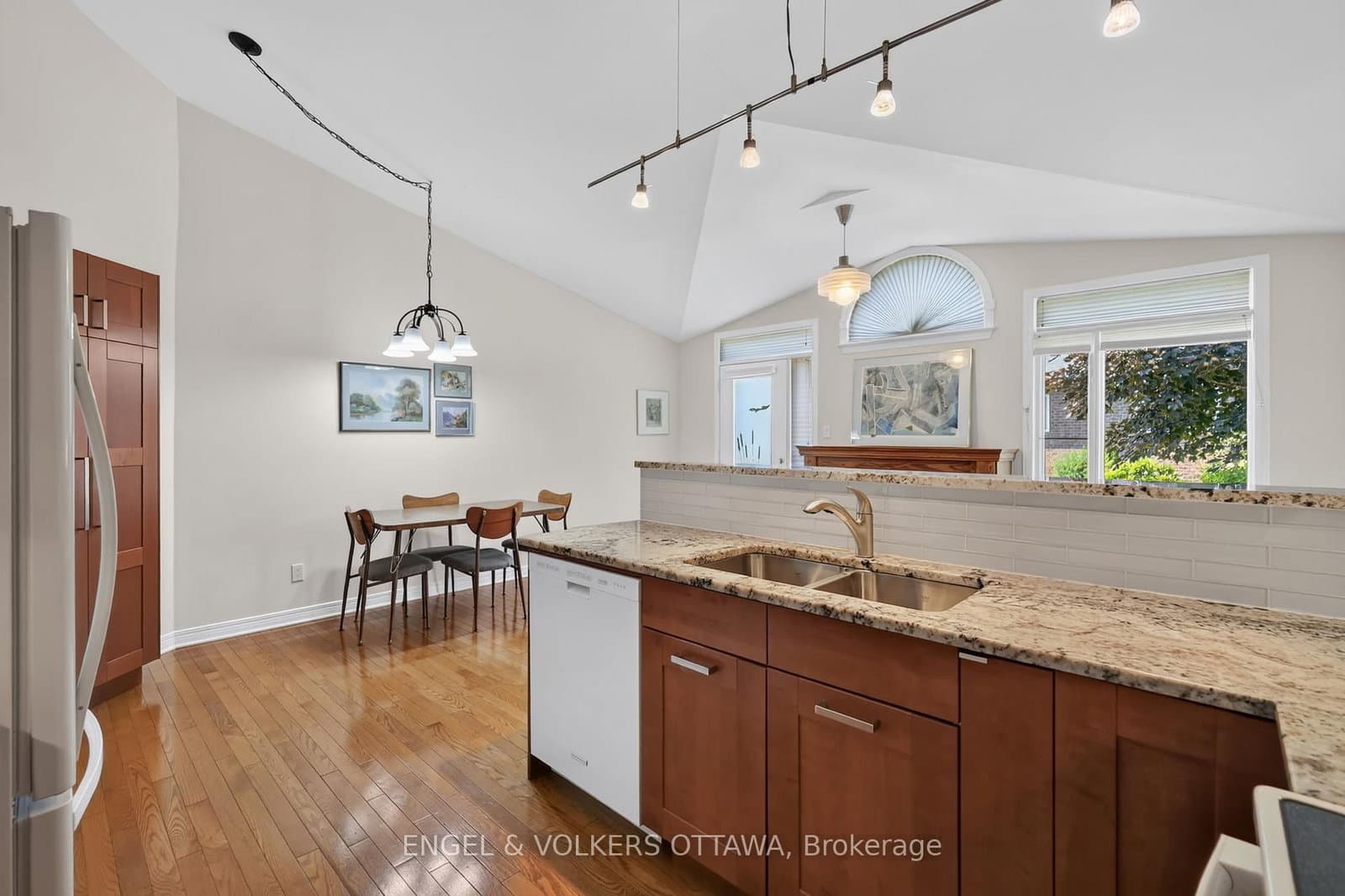 10 Waterthrush Crescent, Kanata, ON — photo 15