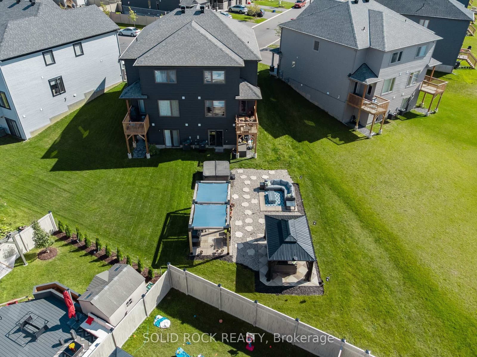 335 Grackle Street, Ottawa, ON — photo 2