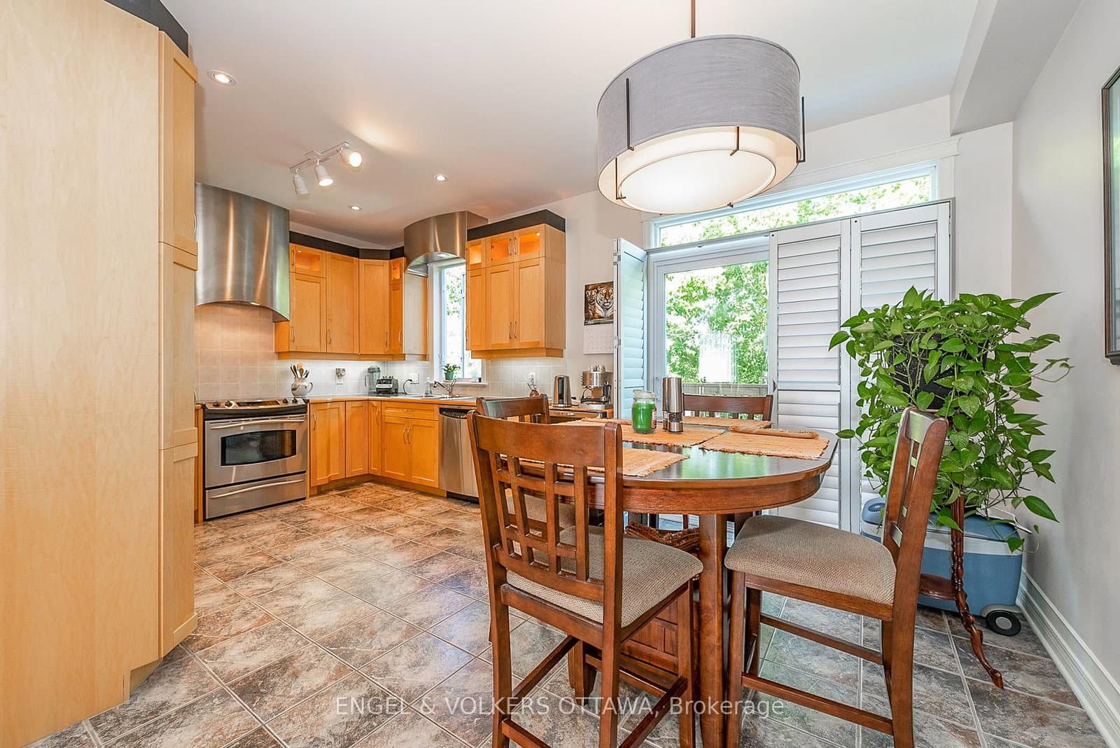 210 West Village Private, Ottawa, ON — photo 16