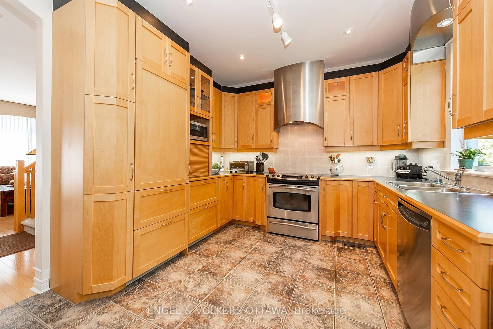 210 West Village Private, Ottawa, ON — photo 18
