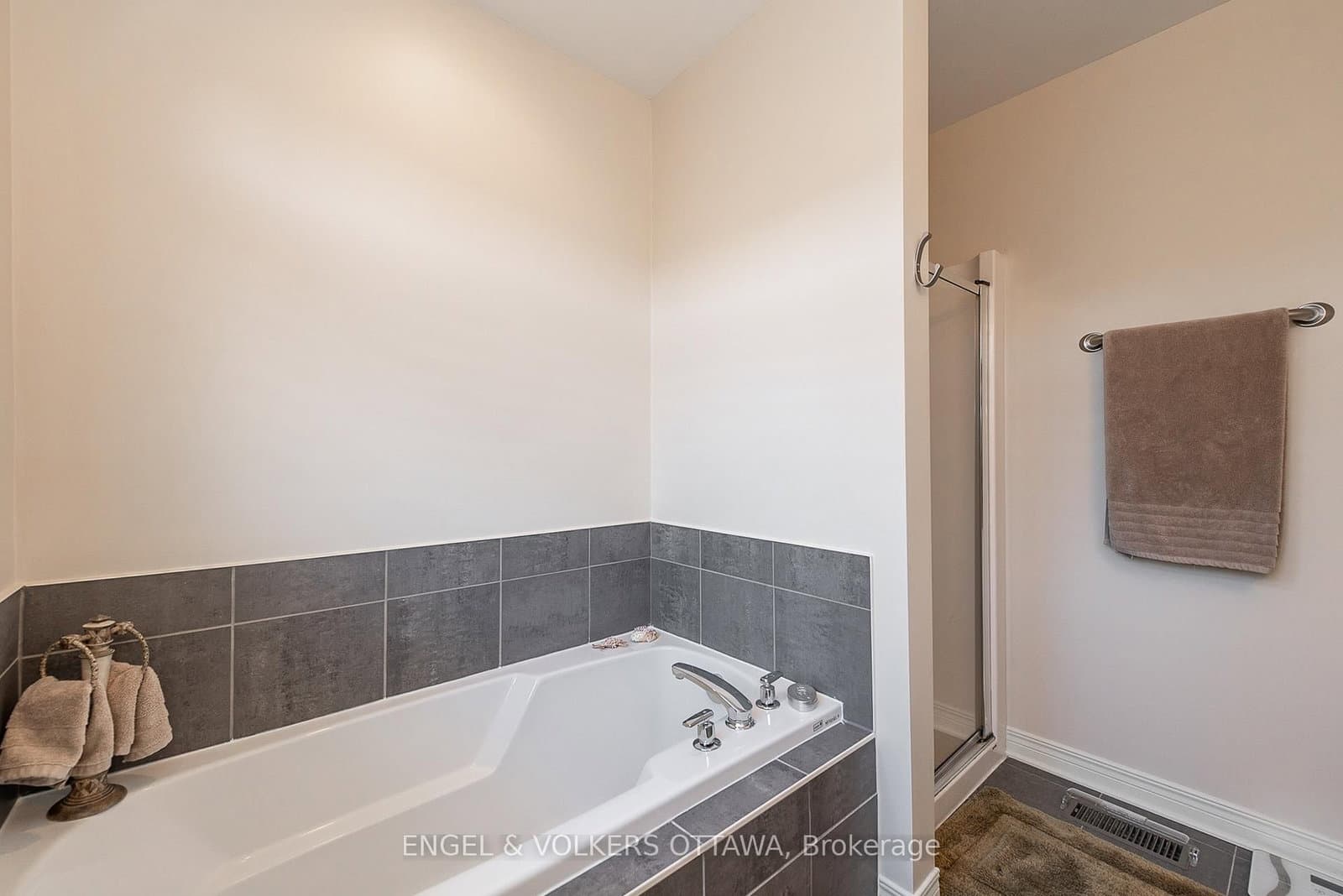 210 West Village Private, Ottawa, ON — photo 27
