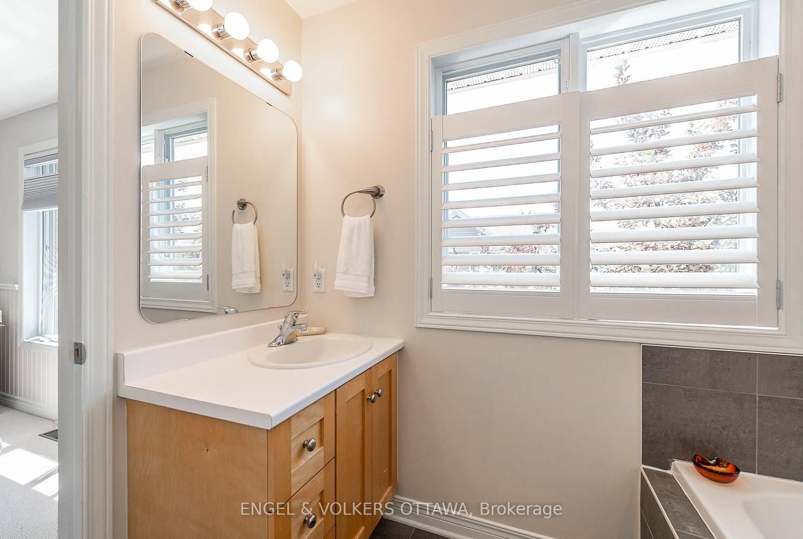210 West Village Private, Ottawa, ON — photo 28