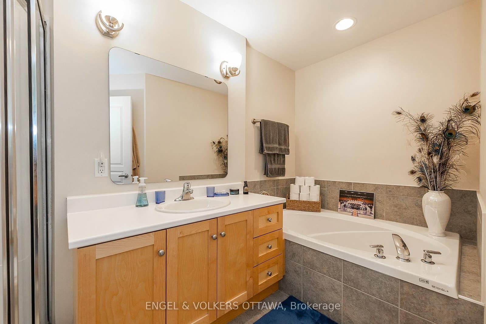 210 West Village Private, Ottawa, ON — photo 34