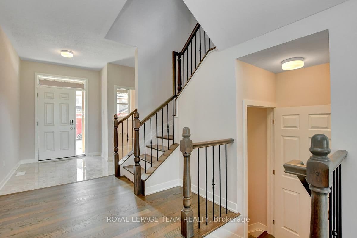 609 BRONZE COPPER Crescent, Richmond, ON — photo 2