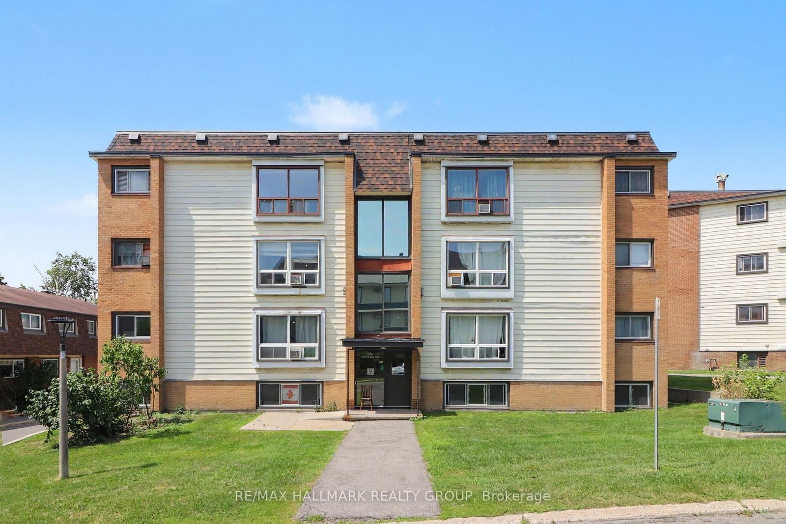 8 - 900 Elmsmere Road, Ottawa, ON — photo 1