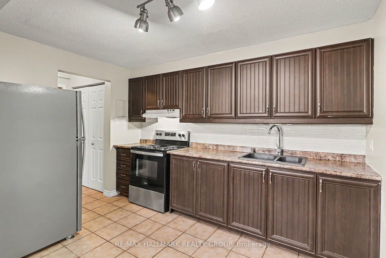 2 - 898 Elmsmere Road, Ottawa, ON — photo 9