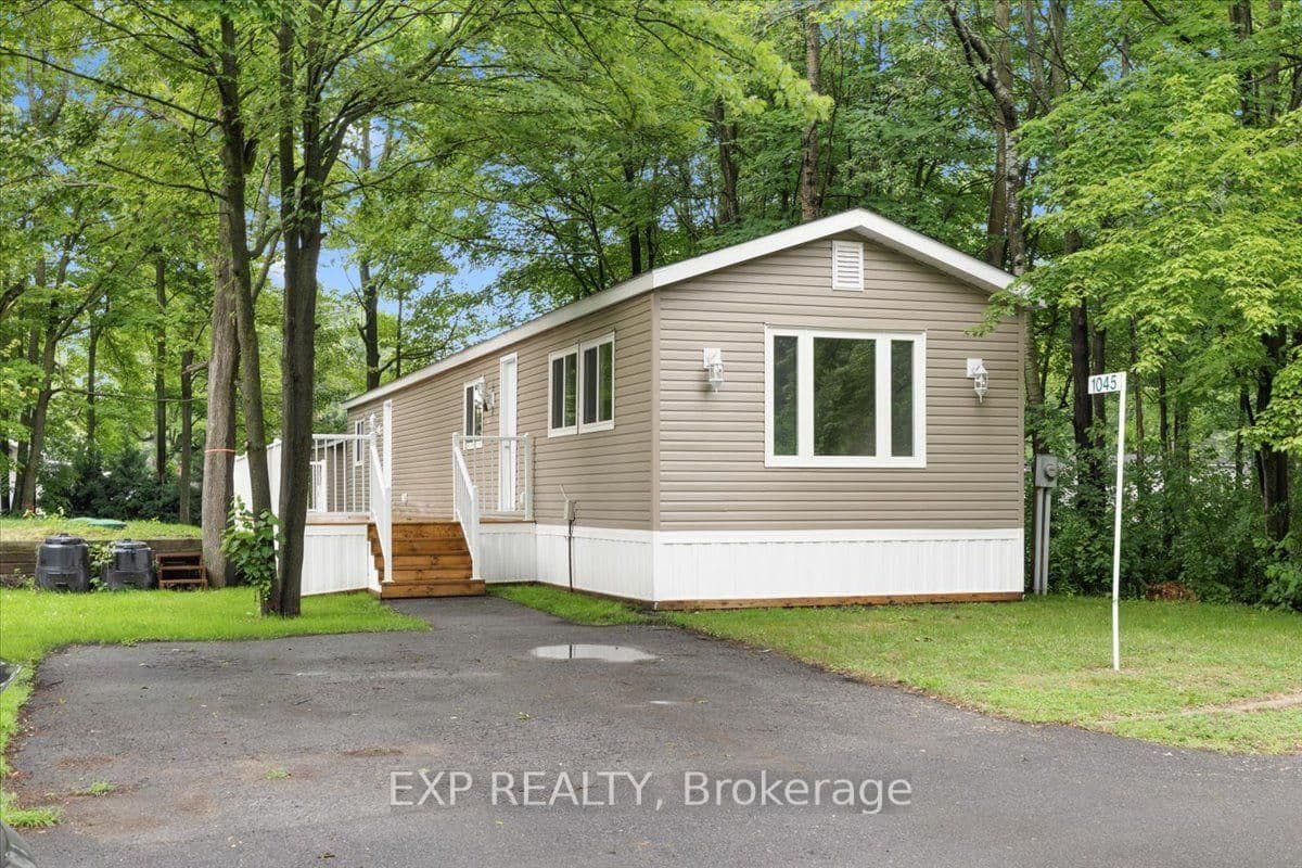 1045 Vista Barrett Private, Greely, ON — photo 2