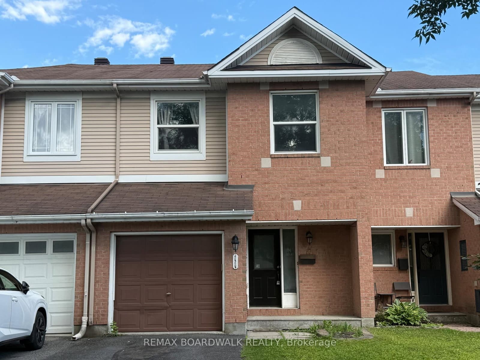 11 Meadowbreeze Drive, Ottawa, ON — photo 1