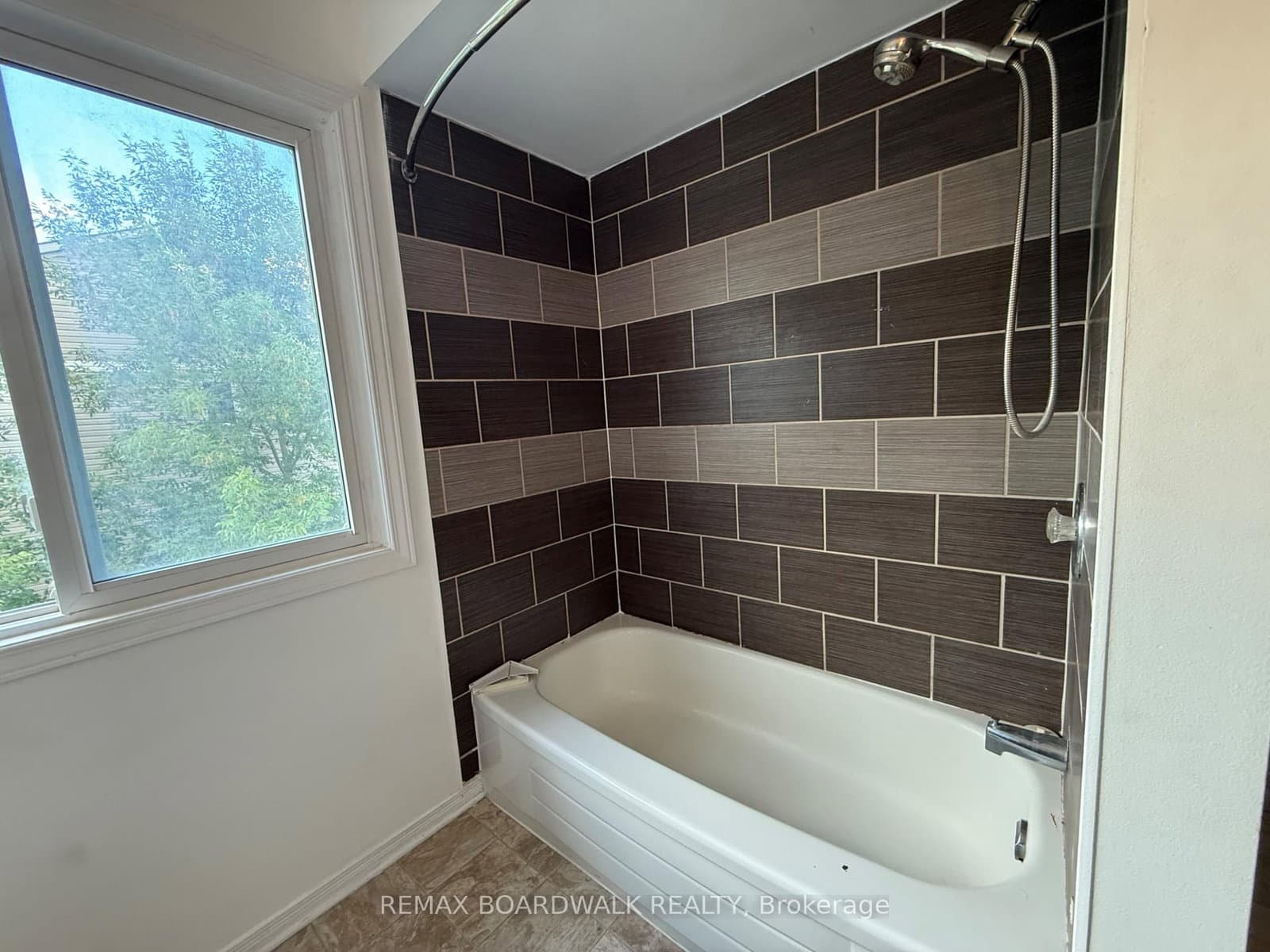 11 Meadowbreeze Drive, Ottawa, ON — photo 16