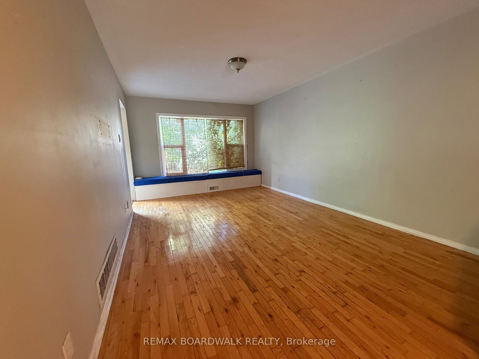 11 Meadowbreeze Drive, Ottawa, ON — photo 4