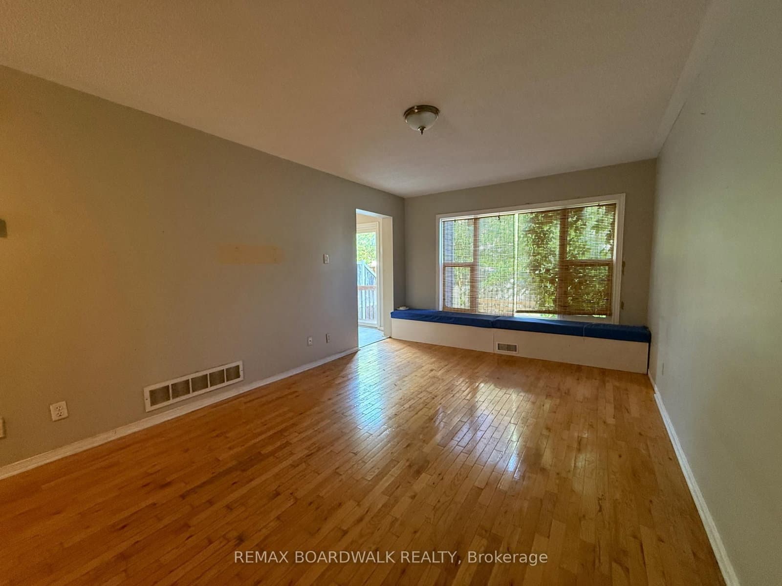 11 Meadowbreeze Drive, Ottawa, ON — photo 5