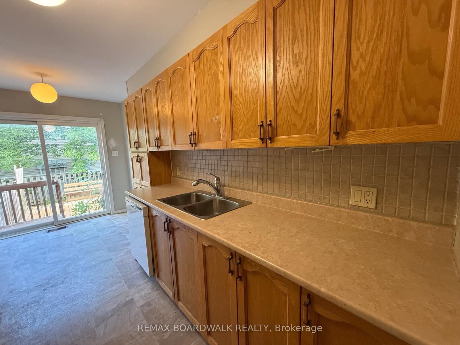 11 Meadowbreeze Drive, Ottawa, ON — photo 7