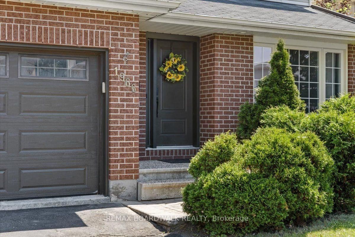 1966 BOAKE Street, Orleans, ON — photo 2
