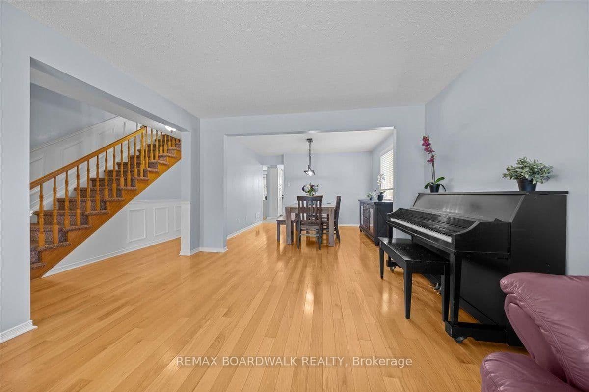 1966 BOAKE Street, Orleans, ON — photo 8