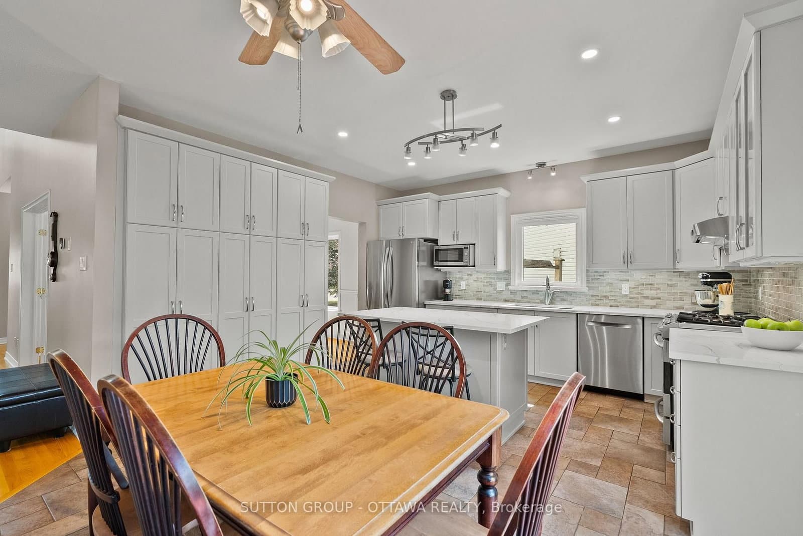 21 Avonmore Crescent, Ottawa, ON — photo 10